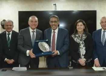 New Board of Egypt’s Information Service meets, honours Minister Diaa Rashwan