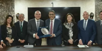 New Board of Egypt’s Information Service meets, honours Minister Diaa Rashwan