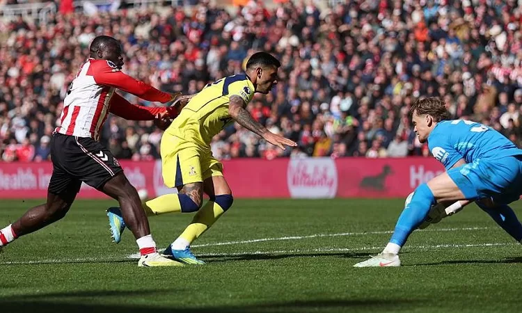 Spurs’ Romero hit by Brian tackle 11 - Egyptian Gazette