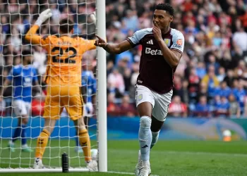 Villa edges Sunderland in EPL