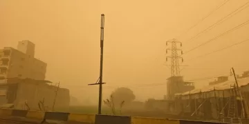 Khamasin winds sweep Egypt, as unstable Spring weather brings dust, rain