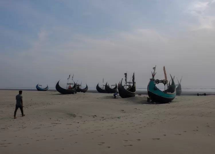 250 missing after boat sinks in Andaman Sea 12 - Egyptian Gazette Boat