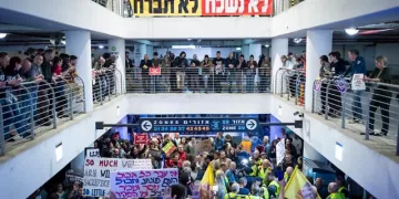 Thousands attend anti-war demonstration in Tel Aviv after wartime restrictions eased