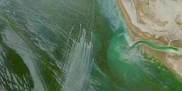 Iran fast-boat swarms add to Hormuz threats for shipping