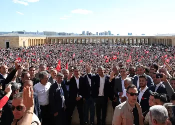 Ousted Turkish opposition leader Ozel draws thousands in Ankara protest