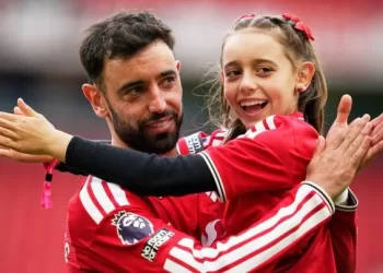 EPL assist record broken by Fernandes