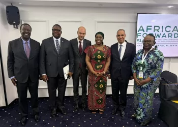 FM holds intensive talks with counterparts during Nairobi summit