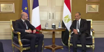 Egypt, France FMs hail strategic partnership, push for regional de-escalation