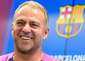 Flick signs new Barca deal