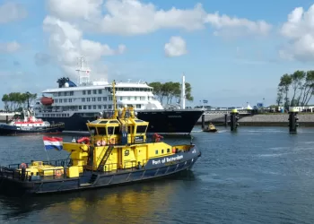 Hantavirus-stricken cruise ship docks in the Netherlands for disinfection