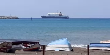Spain to repatriate asymptomatic passengers of hantavirus-hit ship