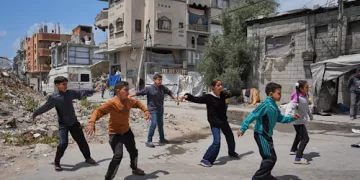 Gaza children find escape through breakdancing