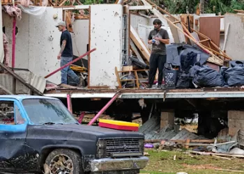 Mississippi tornadoes damage 500 homes