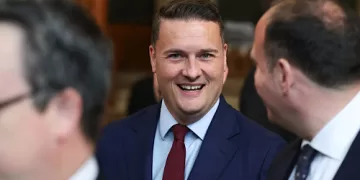 Labour leadership battle looms as health secretary resigns