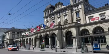 Man stabs 3 in Swiss train station 1 - Egyptian Gazette Man stabs 3 in Swiss train station