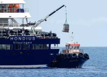 Last six passengers leave Hantavirus-hit ship