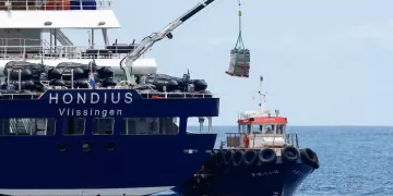 Last six passengers leave Hantavirus-hit ship