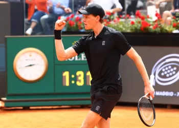 Sinner surges into Rome semis