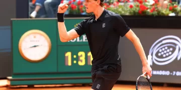 Sinner surges into Rome semis