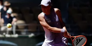 Swiatek reaches French Open round three 1 - Egyptian Gazette Swiatek reaches French Open round three
