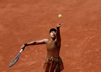 Osaka tames Vekic to reach Paris third round