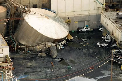 US chemical spill death toll rises 12 - Egyptian Gazette The accident at the Nippon Dynawave Packaging Company happened during an early morning shift change when a 900,000-gallon tank containing a large quantity of a substance called white liquor ruptured. (Reuters)