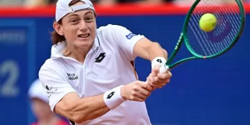 Buse lifts Hamburg trophy