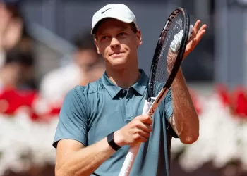 Sinner overcomes fatigue in Madrid