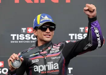 Martín wins Le Mans sprint race