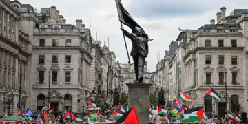 Tens of thousands march in London in immigration, pro‑Palestinian protests 1 - Egyptian Gazette Tens of thousands march in London in immigration, pro‑Palestinian protests