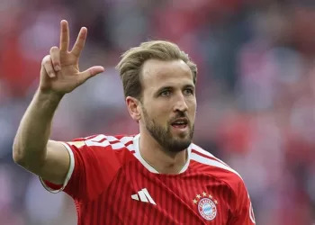 Kane fires treble in Bundesliga rout