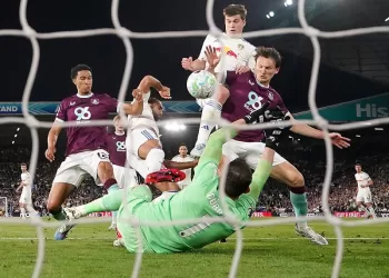 Leeds boost EPL survival hopes