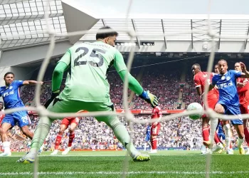 Chelsea rescues point at Liverpool