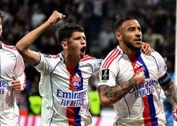 Lyon closes to Champions League spot