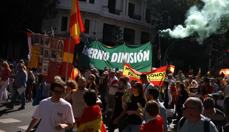 Tens of thousands march in Madrid to demand PM's resignation 12 - Egyptian Gazette Tens of thousands march in Madrid to demand PM's resignation 11 - Egyptian Gazette