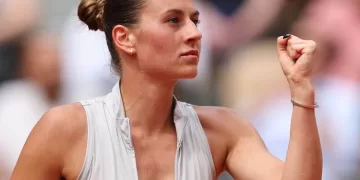 Kostyuk shocks Swiatek at Roland Garros