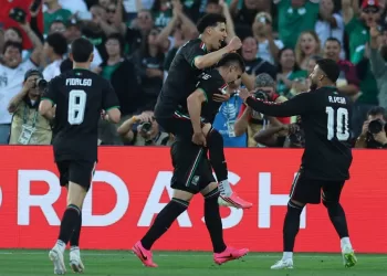 Mexico stuns Australia in W. Cup tune-up