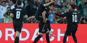 Mexico stuns Australia in W. Cup tune-up 1 - Egyptian Gazette Mexico stuns Australia in W. Cup tune-up