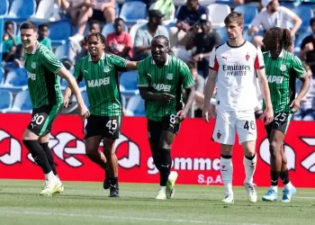 Milan stumbles in CL race