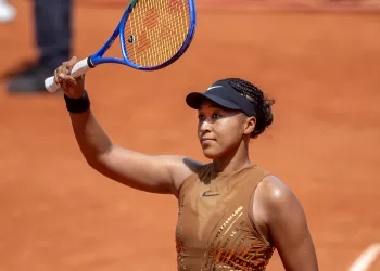 Osaka prolongs Roland Garros run
