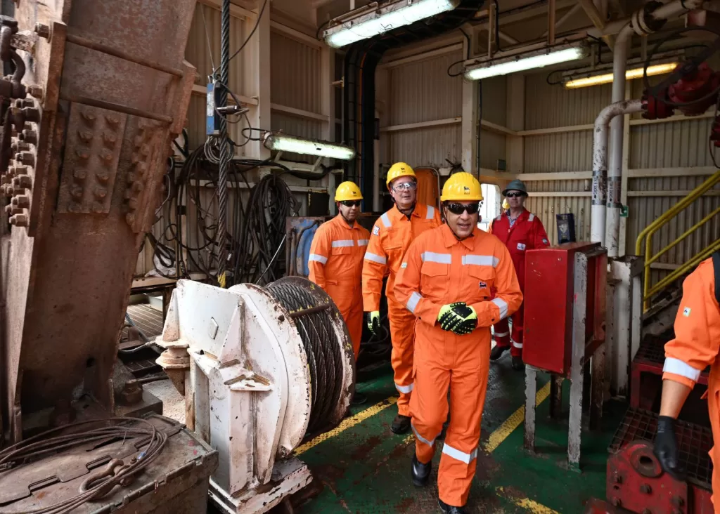 PM inspects drilling rig Al-Qaher-II after major gas find 14 - Egyptian Gazette