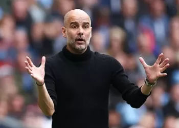 Man City still in EPL title fight