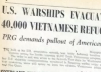US warships evacuating 40,000 Vietnamese refugees