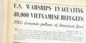 US warships evacuating 40,000 Vietnamese refugees