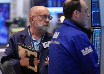Oil prices sink on hopes of reopening Strait of Hormuz