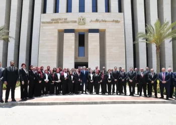 Egypt launches advanced leadership program for tourism, antiquities officials