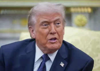 Trump dismisses Iran’s reply to peace plan, oil jumps as Hormuz closure persists
