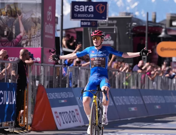 Jonas storms to Giro stage win 11 - Egyptian Gazette