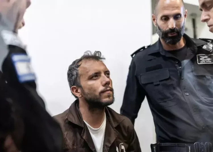Brazil's activist Thiago Avila is escorted into court in the Israeli coastal city of Ashkelon © ilia YEFIMOVICH / AFP
