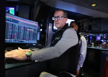 Stocks knocked back from record highs as Gulf tensions flare